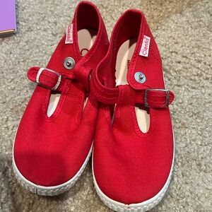 Cienta size 11 29C red T Strap canvas shoes